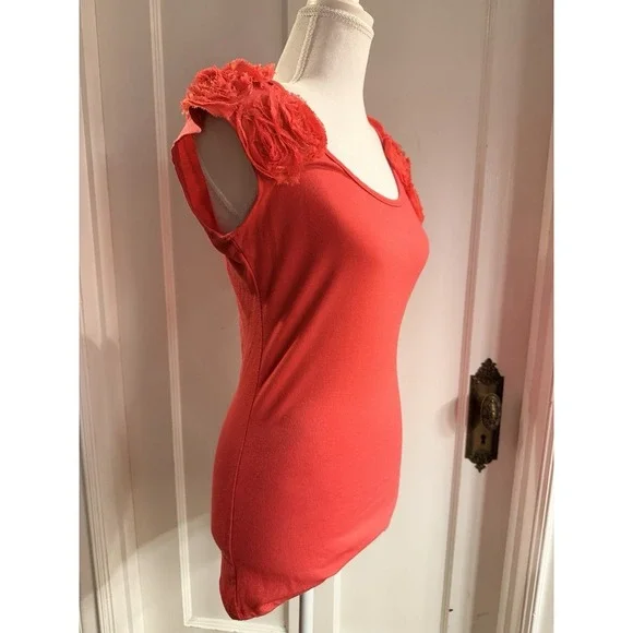 Rachael And Chloe Women's Floral Appliqué Top Size M Coral - Picture 5 of 6